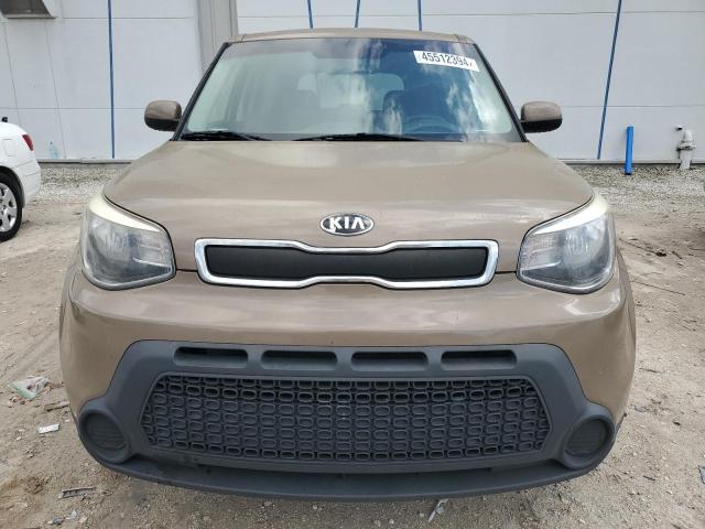 KNDJN2A28F7165635 - 2015 KIA SOUL BROWN photo 5