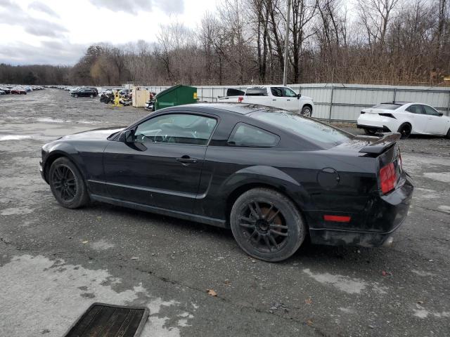 1ZVFT80N355236600 - 2005 FORD MUSTANG BLACK photo 2