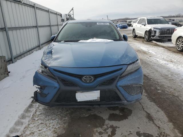 4T1G11AK1PU115335 - 2023 TOYOTA CAMRY SE NIGHT SHADE BLUE photo 5