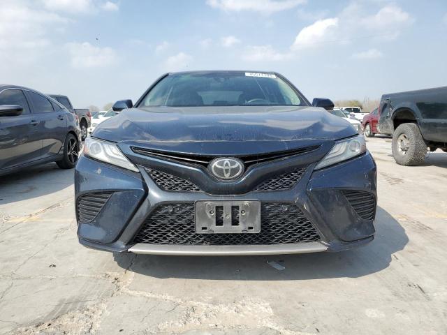 4T1BZ1HK8JU501010 - 2018 TOYOTA CAMRY XSE BLUE photo 5