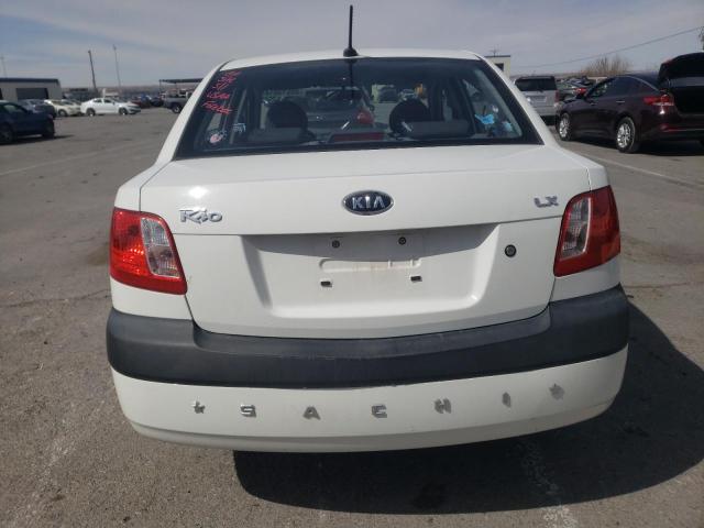 KNADE223896472394 - 2009 KIA RIO BASE WHITE photo 6