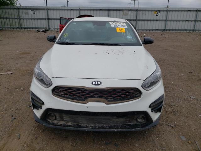 3KPF34AD8ME381765 - 2021 KIA FORTE GT LINE WHITE photo 5