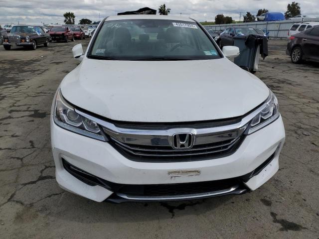 JHMCR6F35HC003136 - 2017 HONDA ACCORD HYBRID WHITE photo 5