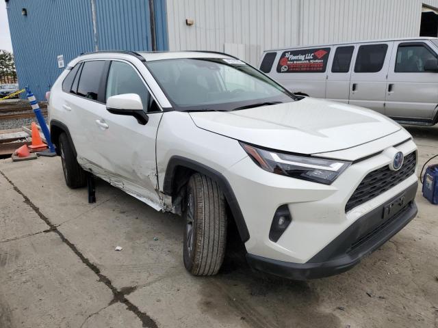 4T3B6RFV4NU076760 - 2022 TOYOTA RAV4 XLE PREMIUM WHITE photo 4