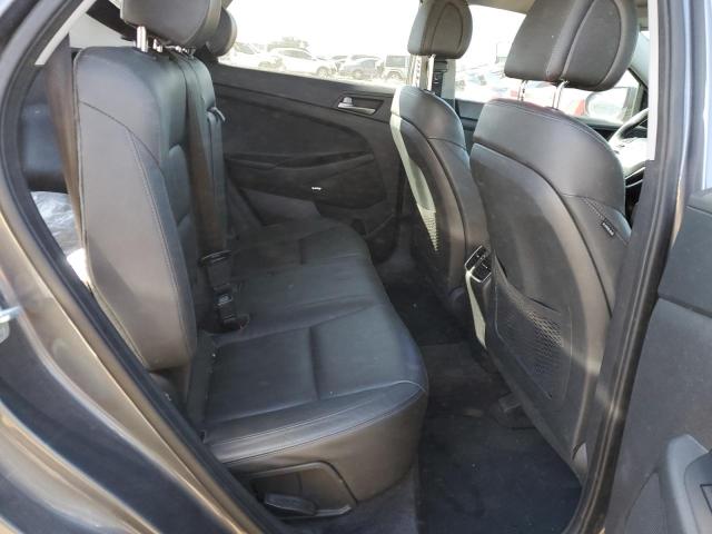 KM8J3CA28JU778095 - 2018 HYUNDAI TUCSON VALUE GRAY photo 10