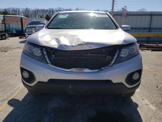 5XYKT3A10DG410273 - 2013 KIA SORENTO LX SILVER photo 5