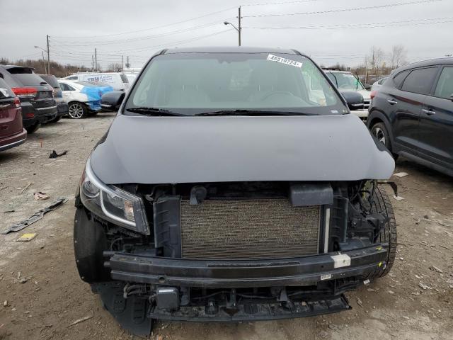 KNDMB5C14J6390824 - 2018 KIA SEDONA LX GRAY photo 5