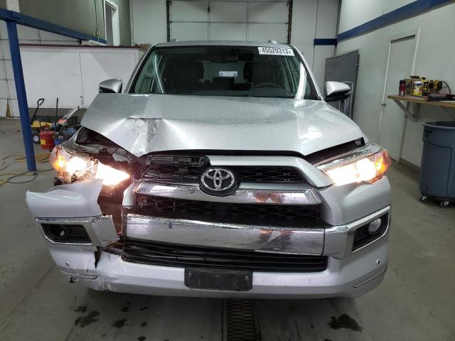 JTEBU5JR5J5577744 - 2018 TOYOTA 4RUNNER SR5/SR5 PREMIUM SILVER photo 5