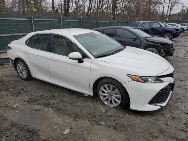 4T1B11HK6JU108954 - 2018 TOYOTA CAMRY L WHITE photo 4