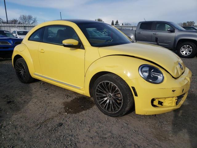 3VWJX7AT4CM643371 - 2012 VOLKSWAGEN BEETLE YELLOW photo 4