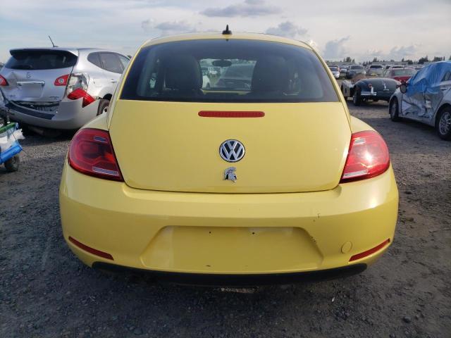 3VWJX7AT4CM643371 - 2012 VOLKSWAGEN BEETLE YELLOW photo 6