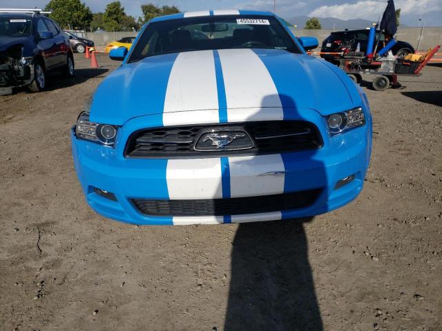 1ZVBP8AM9E5250364 - 2014 FORD MUSTANG BLUE photo 5