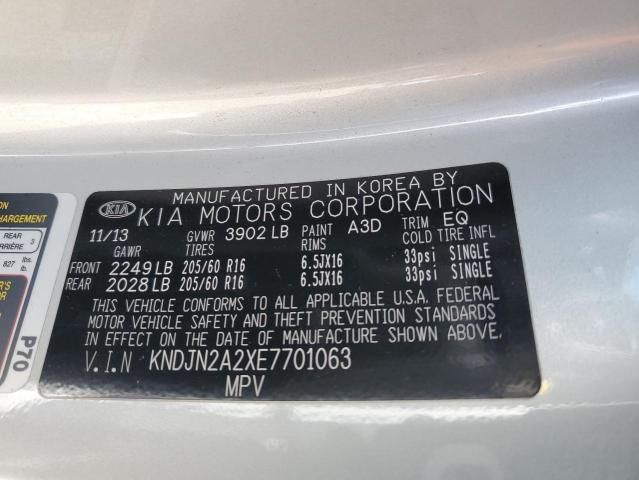 KNDJN2A2XE7701063 - 2014 KIA SOUL SILVER photo 12