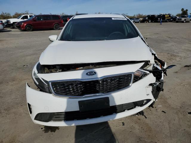 3KPFK4A73JE185225 - 2018 KIA FORTE LX WHITE photo 5