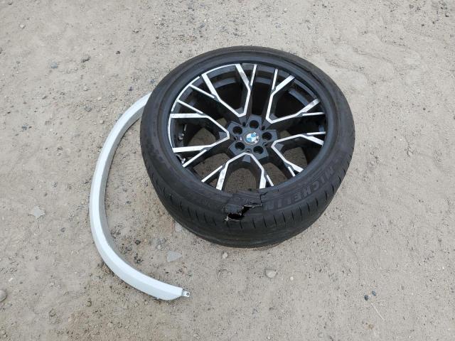 5YM13ET09R9U85839 - 2024 BMW X5 M COMPETITION Weiß Foto 12