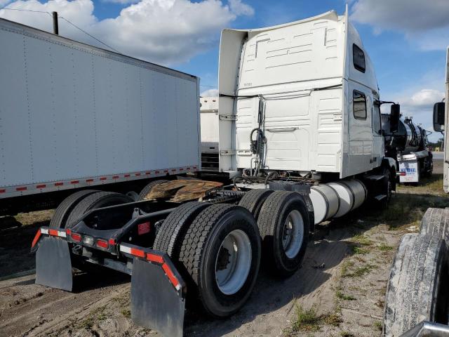 4V4NC9TJ6JN891054 - 2018 VOLVO VN VNL WHITE photo 4