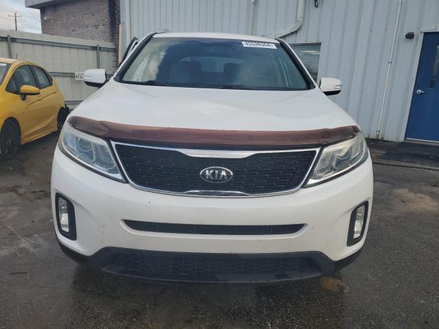 5XYKT4A66FG555306 - 2015 KIA SORENTO LX WHITE photo 5