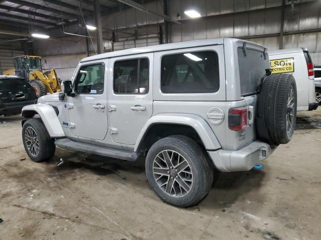 1C4JJXP62NW199075 - 2022 JEEP WRANGLER U SAHARA 4XE SILVER photo 2