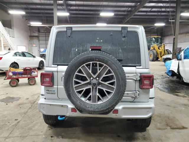 1C4JJXP62NW199075 - 2022 JEEP WRANGLER U SAHARA 4XE SILVER photo 6