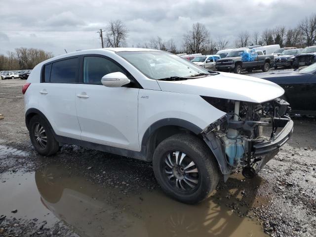 KNDPBCA28C7226311 - 2012 KIA SPORTAGE LX WHITE photo 4