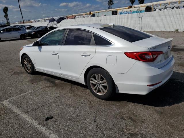 5NPE24AF1FH209768 - 2015 HYUNDAI SONATA SE WHITE photo 2