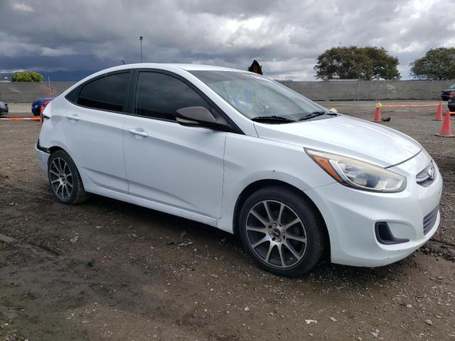 KMHCT4AE4HU273187 - 2017 HYUNDAI ACCENT SE WHITE photo 4