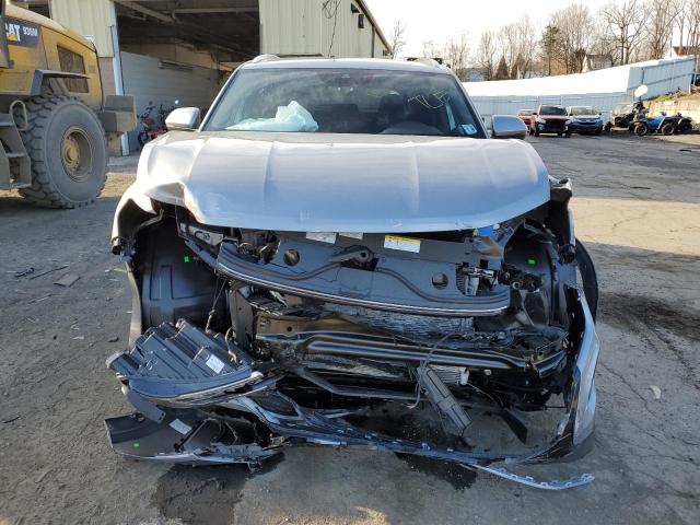 1V2KE2CA4RC202103 - 2024 VOLKSWAGEN ATLAS CROS SE Argent photo 5