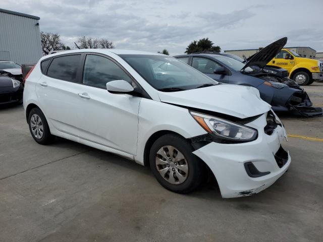 KMHCT5AE9FU213506 - 2015 HYUNDAI ACCENT GS WHITE photo 4