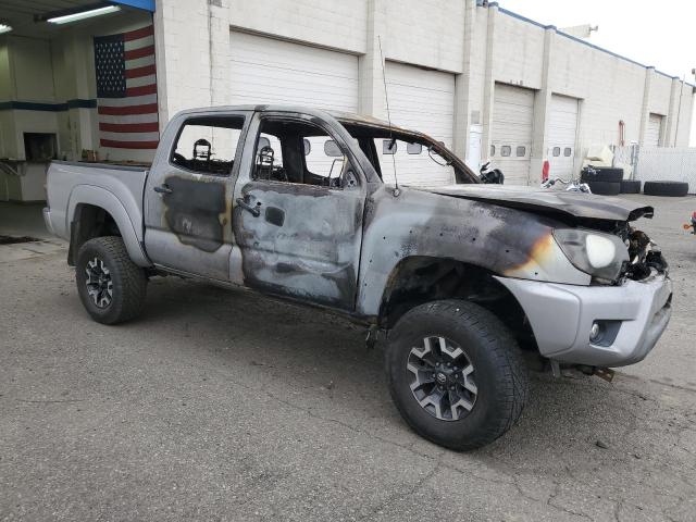 3TMLU4ENXFM178226 - 2015 TOYOTA TACOMA DOUBLE CAB SILVER photo 4