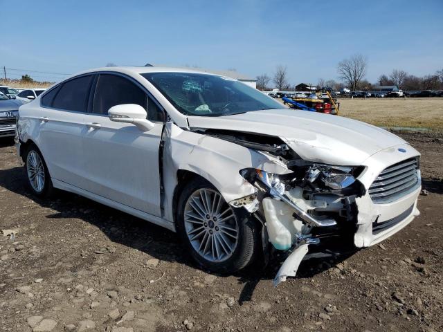 3FA6P0H98GR348895 - 2016 FORD FUSION SE WHITE photo 4