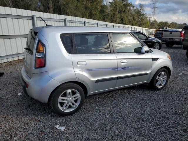 KNDJT2A24A7148443 - 2010 KIA SOUL + SILVER photo 3