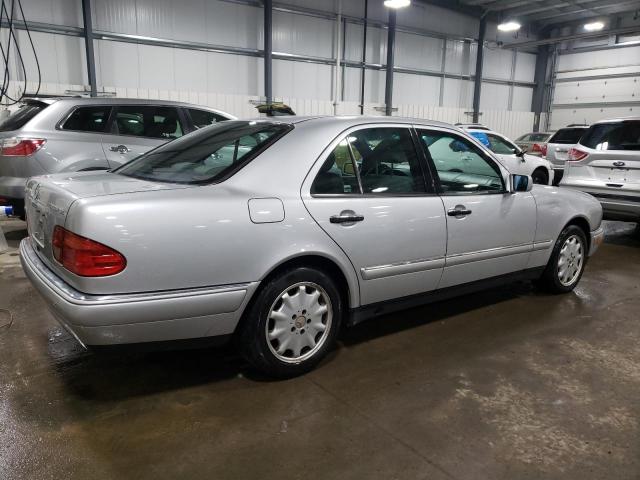 WDBJF25F2WA552192 - 1998 MERCEDES-BENZ E 300TD GRAY photo 3