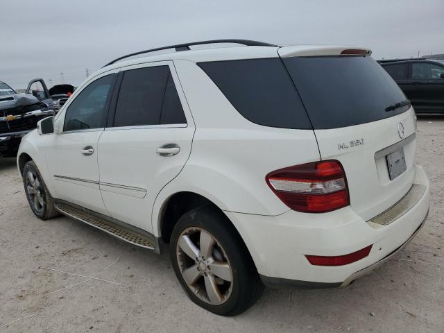 4JGBB8GB2BA736424 - 2011 MERCEDES-BENZ ML 350 4MATIC WHITE photo 2