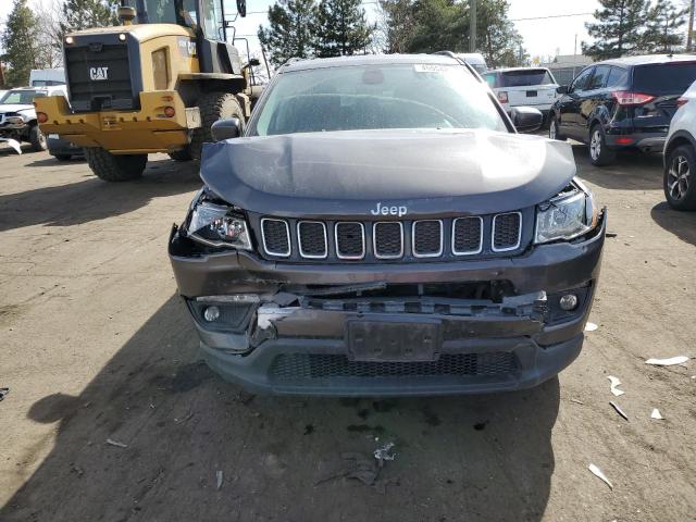 3C4NJDBB0JT134973 - 2018 JEEP COMPASS LATITUDE GRAY photo 5