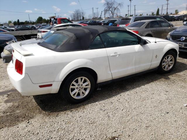 1ZVFT84N875253650 - 2007 FORD MUSTANG WHITE photo 3