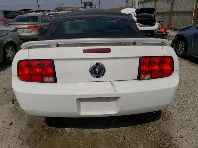 1ZVFT84N875253650 - 2007 FORD MUSTANG WHITE photo 6