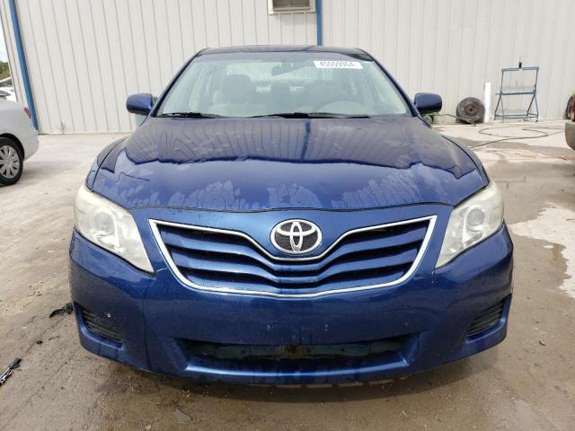 4T1BF3EK2BU702573 - 2011 TOYOTA CAMRY BASE BLUE photo 5