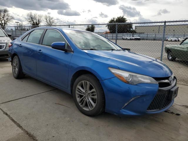 4T1BF1FK7HU779127 - 2017 TOYOTA CAMRY LE BLUE photo 4