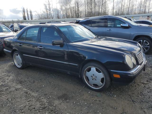 WDBJF72F0VA288325 - 1997 MERCEDES-BENZ E 420 BLACK photo 4