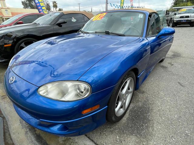 JM1NB353720223935 - 2002 MAZDA MX-5 MIATA BASE BLUE photo 2