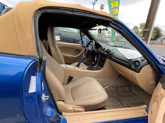 JM1NB353720223935 - 2002 MAZDA MX-5 MIATA BASE BLUE photo 5