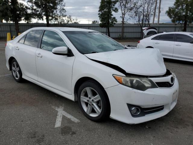 4T1BF1FK2EU783999 - 2014 TOYOTA CAMRY L WHITE photo 4