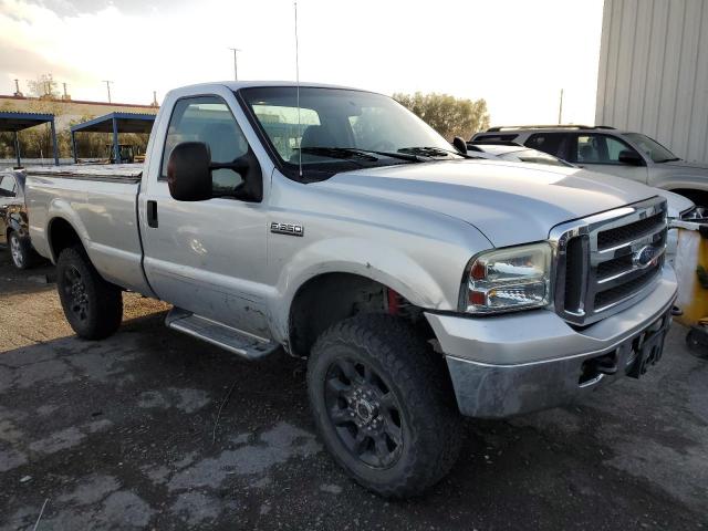 1FTWF31P05EB56622 - 2005 FORD F350 SRW SUPER DUTY SILVER photo 4