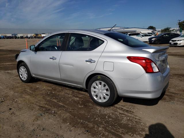 3N1CN7AP9JK431520 - 2018 NISSAN VERSA S SILVER photo 2