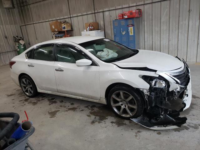 1N4AL3AP0DC100666 - 2013 NISSAN ALTIMA 2.5 WHITE photo 4