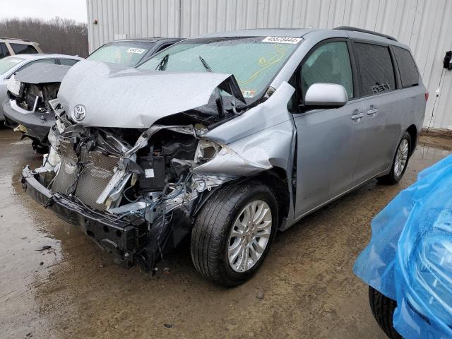 5TDYK3DC1FS635141 - 2015 TOYOTA SIENNA XLE SILVER photo 1