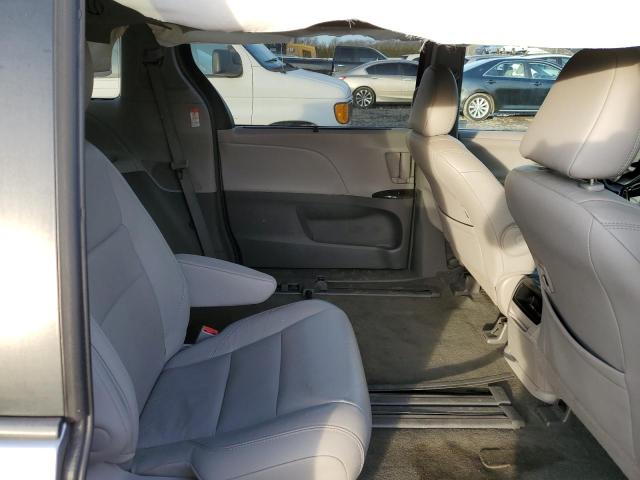 5TDYK3DC1FS635141 - 2015 TOYOTA SIENNA XLE SILVER photo 11