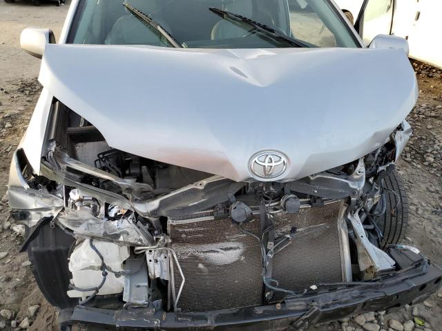 5TDYK3DC1FS635141 - 2015 TOYOTA SIENNA XLE SILVER photo 12