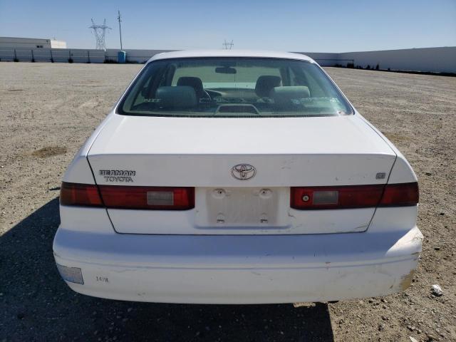 JT2BG22K6W0200218 - 1998 TOYOTA CAMRY CE WHITE photo 6