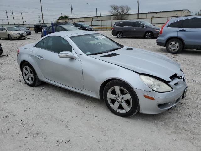 WDBWK54F07F144069 - 2007 MERCEDES-BENZ SLK 280 SILVER photo 4